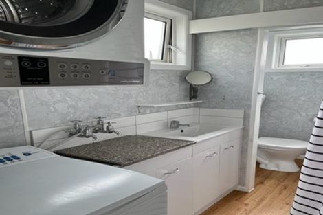 Photo of property in 118 Lyall Parade, Lyall Bay, Wellington, 6022