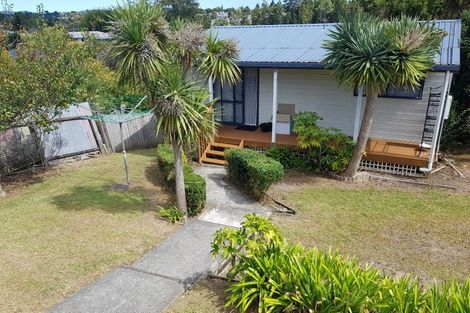 Photo of property in 18 Kiernan Place, Kelston, Auckland, 0602