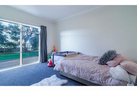 Photo of property in 74 Dalry Street, Wallacetown, 9816