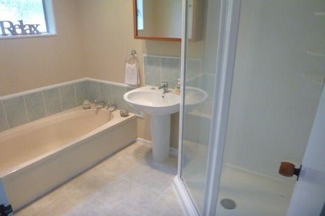 Photo of property in 25 Hartford Crescent, Totara Park, Upper Hutt, 5018