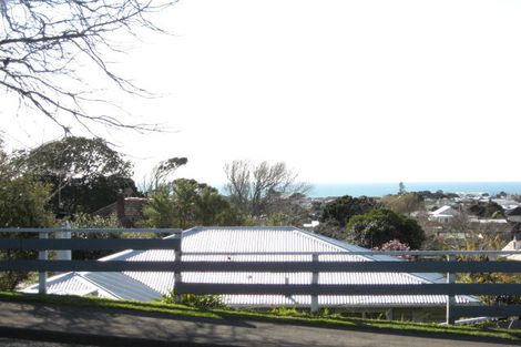 Photo of property in 8 Lismore Street, Strandon, New Plymouth, 4312
