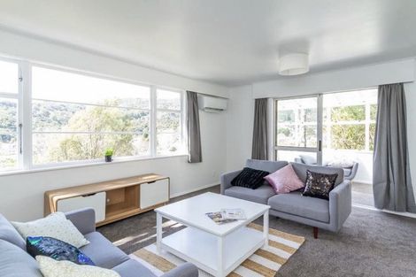 Photo of property in 33 Kopara Grove, Stokes Valley, Lower Hutt, 5019