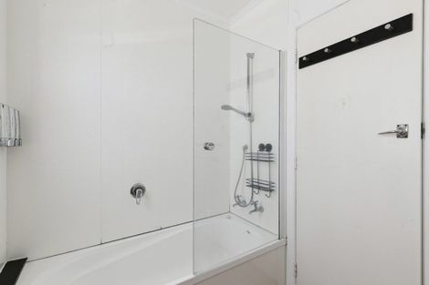 Photo of property in 25 Beazley Avenue, Paparangi, Wellington, 6037