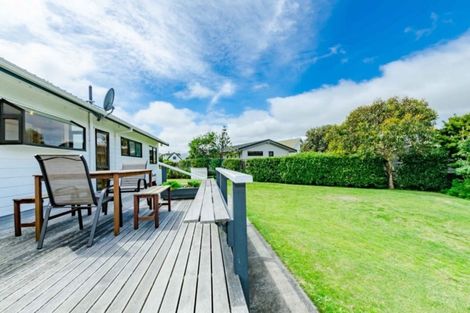 Photo of property in 6 Oratia Street, Waikanae Beach, Waikanae, 5036