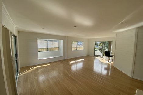 Photo of property in 1/4 Mossop Rise, Glenfield, Auckland, 0629