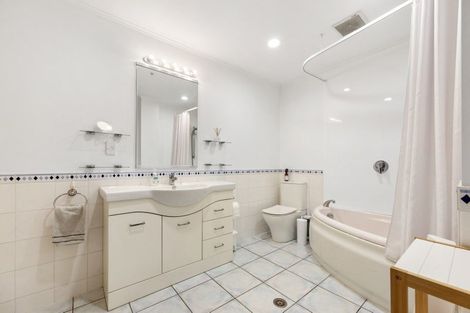 Photo of property in 1c Queen Street, New Plymouth, 4310