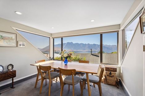 Photo of property in 7 Wynyard Crescent, Fernhill, Queenstown, 9300