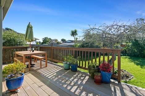 Photo of property in 5 Glucina Place, Glen Eden, Auckland, 0602