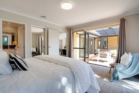 Photo of property in 27 Nimstedt Avenue, Oteha, Auckland, 0632