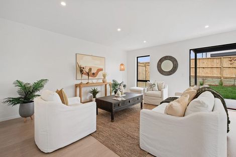 Photo of property in 2/529g Massey Road, Mangere, Auckland, 2022