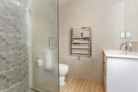 Photo of property in 4225d Great North Road, Glendene, Auckland, 0602