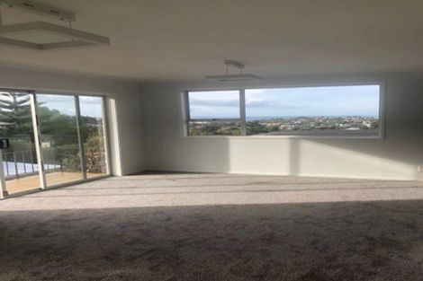 Photo of property in 2/7 Malters Place, Browns Bay, Auckland, 0630