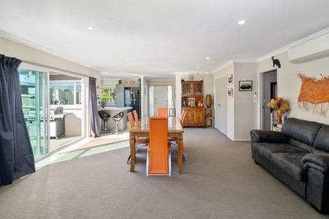Photo of property in 14 Stonebridge Park Drive, Holdens Bay, Rotorua, 3010