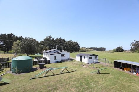 Photo of property in 195 Raumai Road, Bulls, 4894