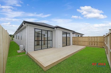 Photo of property in 32 Hari Road, Karaka, 2113