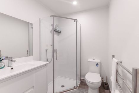 Photo of property in 2 Paramu Avenue, Birkdale, Auckland, 0626