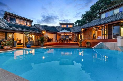 Photo of property in 106 Kowhai Road, Campbells Bay, Auckland, 0630