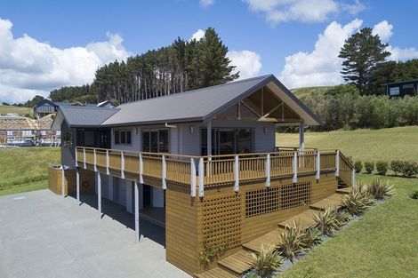 Photo of property in 17 Lori Lane, Coopers Beach, 0420