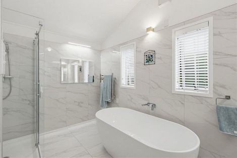 Photo of property in 5 Patterson Grove, Waikanae, 5036