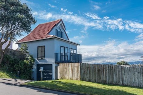 Photo of property in 2 Kaikoura Street, Maupuia, Wellington, 6022
