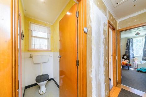 Photo of property in 100 Alexandra Street, Marton, 4710