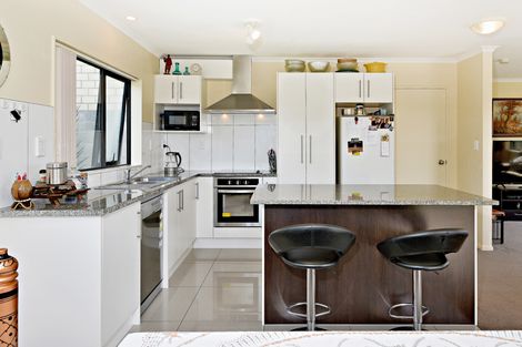 Photo of property in 117 Keri Vista Rise, Papakura, 2110