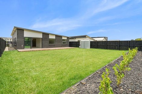 Photo of property in 35 Overton Street, Rototuna North, 3210