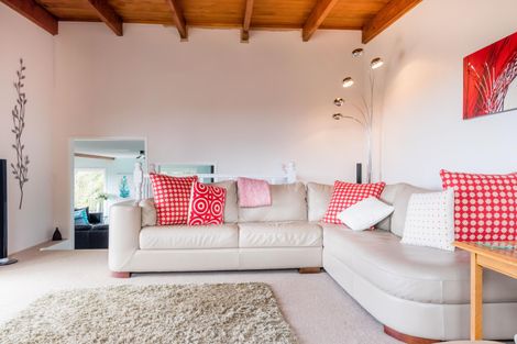 Photo of property in 24 Deirdre Place, Titirangi, Auckland, 0604