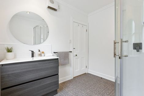 Photo of property in 12 Faraday Street, Hospital Hill, Napier, 4110