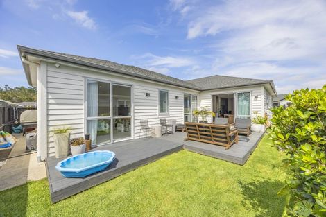 Photo of property in 14 Ropere Street, Kumeu, 0810