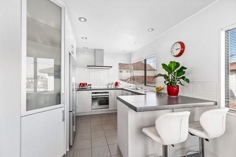 Photo of property in 2/1 Bluefin Way, West Harbour, Auckland, 0618