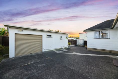 Photo of property in 82 Kelman Road, Kelston, Auckland, 0602