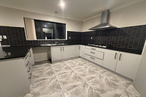 Photo of property in 43 Redoubt Road, Goodwood Heights, Auckland, 2105