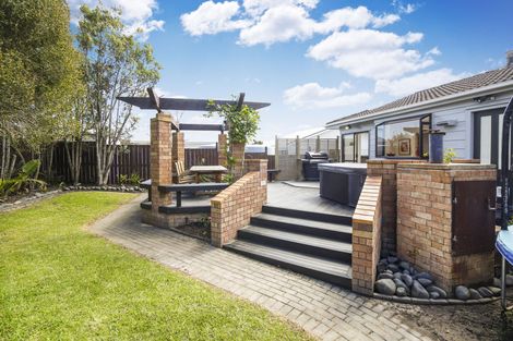 Photo of property in 26 Granville Drive, Massey, Auckland, 0614