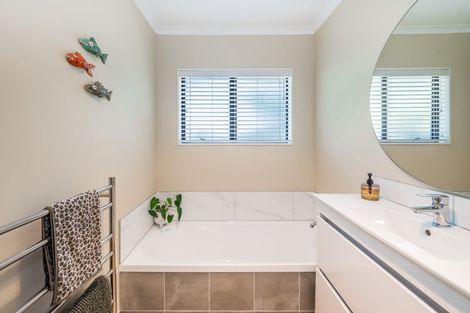 Photo of property in 84 Langdale Avenue, Paraparaumu, 5032