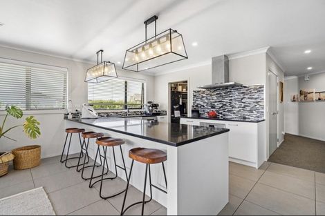 Photo of property in 15 Mike Smith Drive, Cambridge, 3434