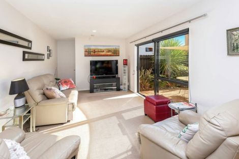 Photo of property in 11 Bunker Rise, Golflands, Auckland, 2013