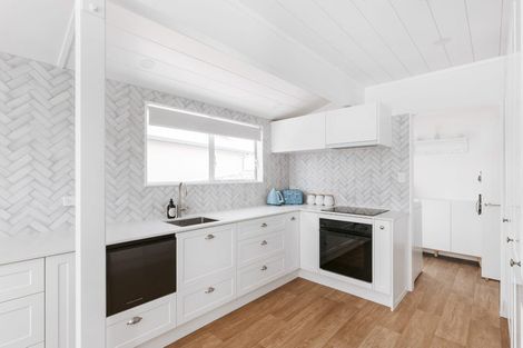 Photo of property in 906 Papamoa Beach Road, Papamoa Beach, Papamoa, 3118