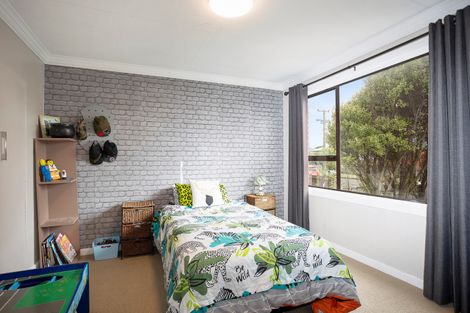 Photo of property in 15 Holloway Street, Waikiwi, Invercargill, 9810