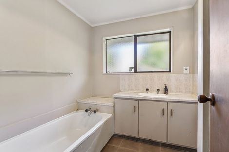 Photo of property in 5 Johnston Place, Welcome Bay, Tauranga, 3112