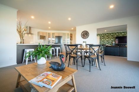 Photo of property in 8 Medallion Court, Kelvin Grove, Palmerston North, 4414