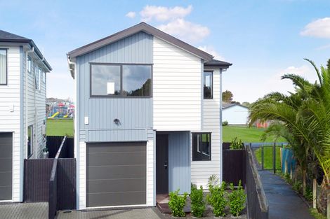 Photo of property in 11a Ballial Place, West Harbour, Auckland, 0618