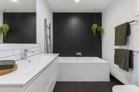 Photo of property in 58 Clarence Road, Northcote Point, Auckland, 0627