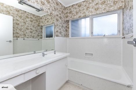 Photo of property in 27 Mcbreen Avenue, Northcote, Auckland, 0627