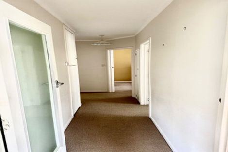 Photo of property in 2/35 Knightsbridge Drive, Forrest Hill, Auckland, 0620