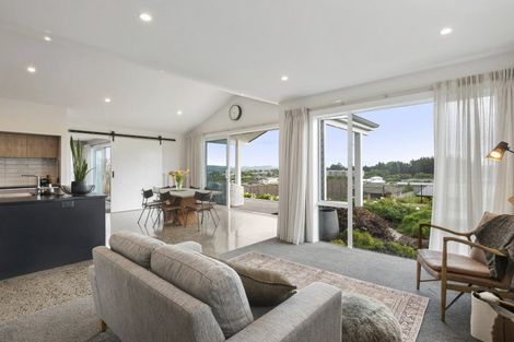 Photo of property in 5 Azalea Lane, Waipahihi, Taupo, 3330