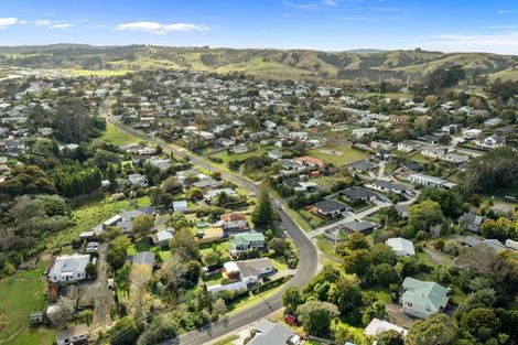 Photo of property in 51 Makiri Street, Helensville, 0800