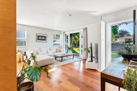 Photo of property in 43 La Rosa Street, Green Bay, Auckland, 0604