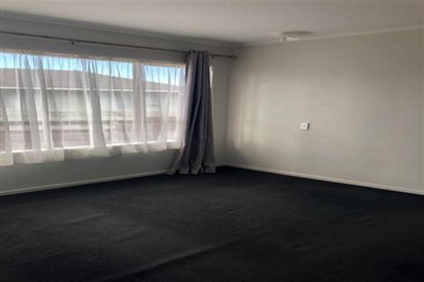 Photo of property in 13 Huruhuru Road, Massey, Auckland, 0614