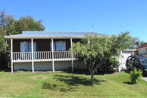 Photo of property in 1 Fowey Avenue, Te Atatu South, Auckland, 0610